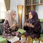 Di Setiap Anyaman Ketupat, Ada Tangan Ibu yang Tak Akan Pernah Tergantikan